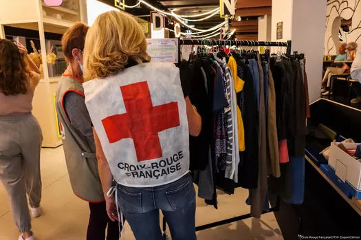 Ce week-end c'est la grande braderie solidaire de la Croix Rouge place Sébasto