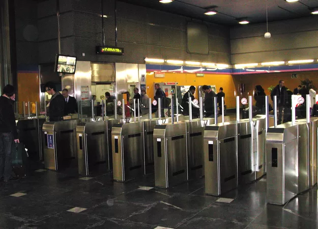 Les portiques anti-fraude débarquent dans le métro lillois