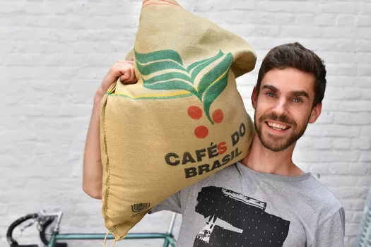 Dajo, le vice-champion du monde de dégustation de café, lance sa marque de kawa à Lille