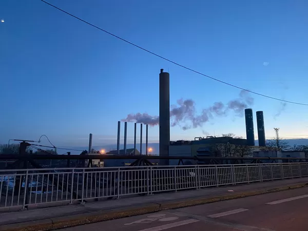 Pourquoi la cheminée de la centrale Resonor, à Fives, fume encore ?