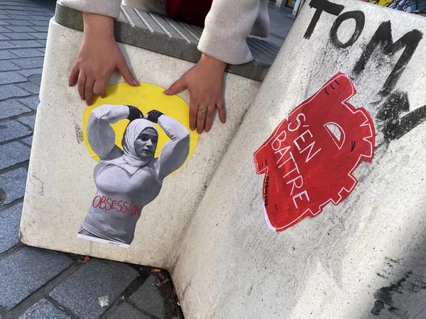 Nebuleuz, la street-artist roubaisienne qui colle son militantisme et son humour à même les murs