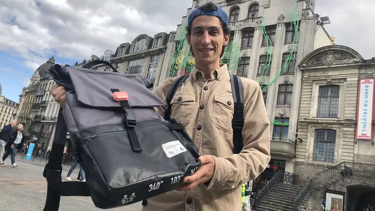La Virgule, l'écobagagerie qui recycle les kayaks en sacs