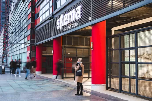 À Skema, il est possible de suivre un cursus en alternance après un bac+2