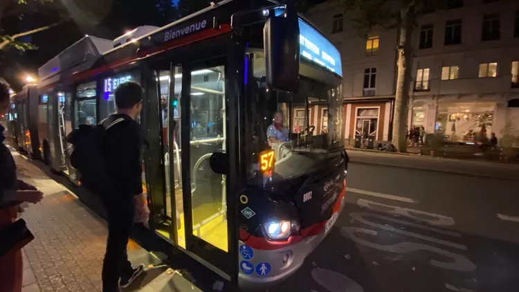 Les bus et trams ne circuleront plus après 21h ce lundi