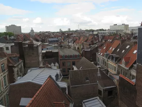 Du haut du futur rooftop de Now Coworking, la vue sur Lille n'est pas la pire