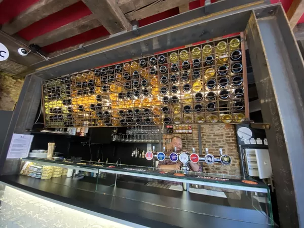 Dans le Vieux-Lille, le Bar Braz a changé de proprios, de déco mais pas de nom