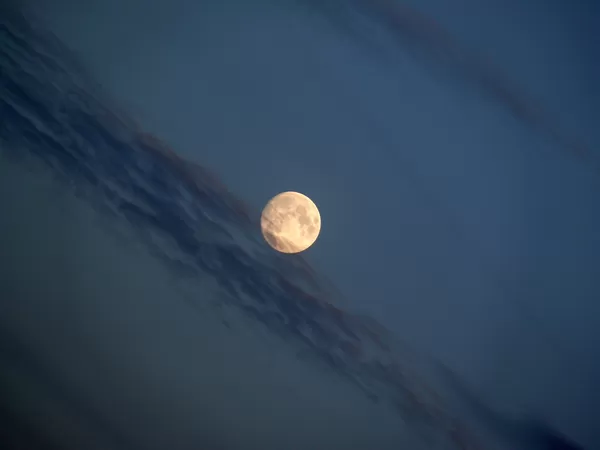 Ce mardi soir, levez les yeux pour admirer la super lune  d'avril