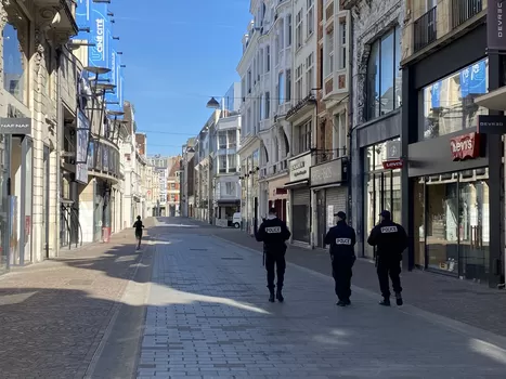 Le confinement fait son retour en France dès vendredi matin