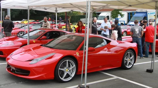 Le week-end prochain, faites une bonne action, faites un tour en Ferrari