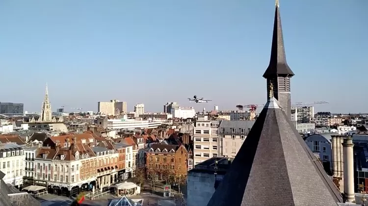 À Lille, un drone de la police rappelle les flâneurs à l'ordre