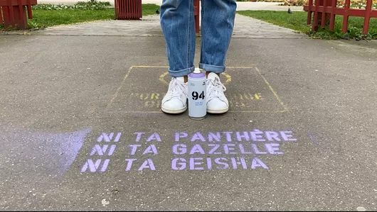 La Brigade du Respect, le collectif lillois qui graffe les trottoirs contre le harcèlement de rue