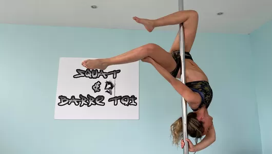 Squat & barre toi, le petit studio où la pole dance se fait sport