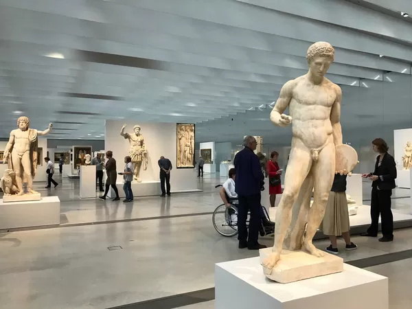 Nuit blanche au musée du Louvre-Lens pour un fat culturathon