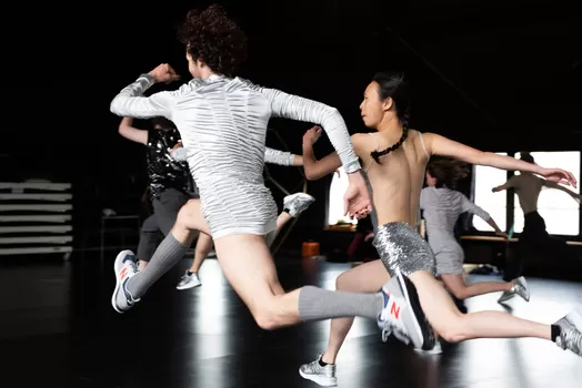 Au Louvre-Lens, les prochains week-ends, la danse investit la Galerie du Temps