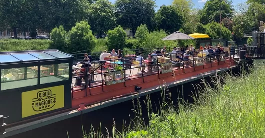 Vendredi midi, venez déjeuner dans le noir sur le Bus Magique de Lille