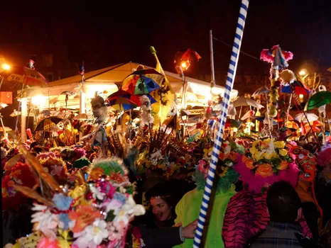 A vos boas et paillettes : la saison des carnavals est ouverte