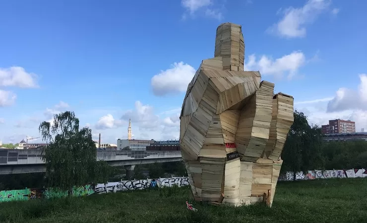 [Projet Saint-So] Les opposants ont construit un doigt d'honneur géant