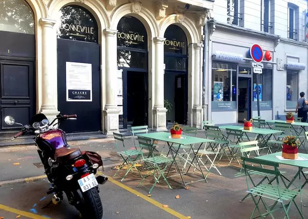 Le Café Bonneville ou le nouveau QG des bikers de la place Ronde