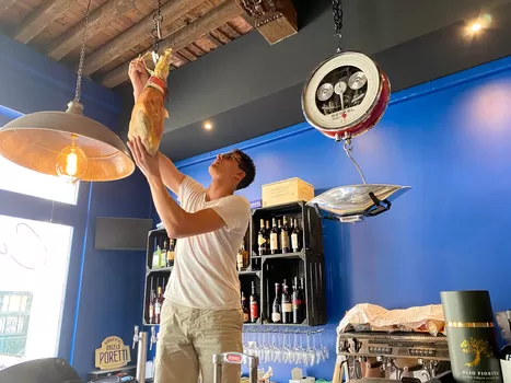 Dans le centre de Lille, Cugino déballe ses beaux produits italiens ce mercredi