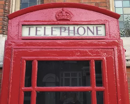 La cabine téléphonique de la rue des Tanneurs s'est fait la malle (momentanément)