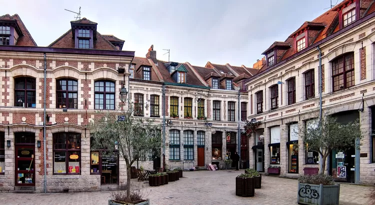 Ce dimanche dans le Vieux-Lille, on déjeune sur les pavés des plats street-food
