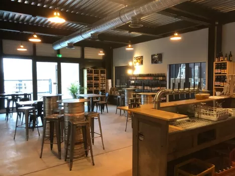 Le bar At Home Bière propose des ateliers de brassage à Roncq 