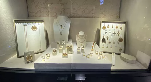 À La Régence, vous pouvez vendre et acheter des bijoux en or d'occasion dans le centre de Lille