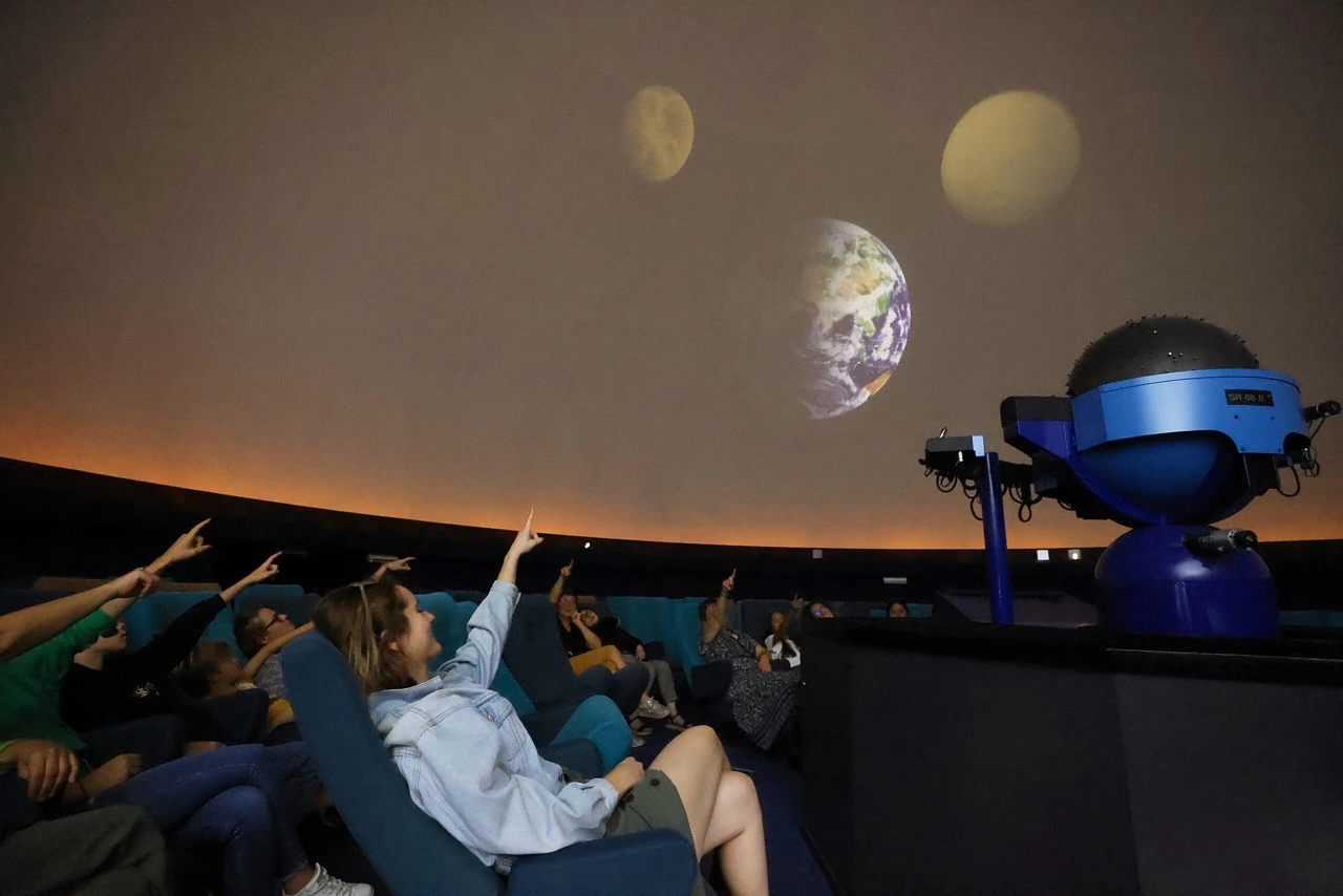 Une des séances au planétarium. @Forum des Sciences