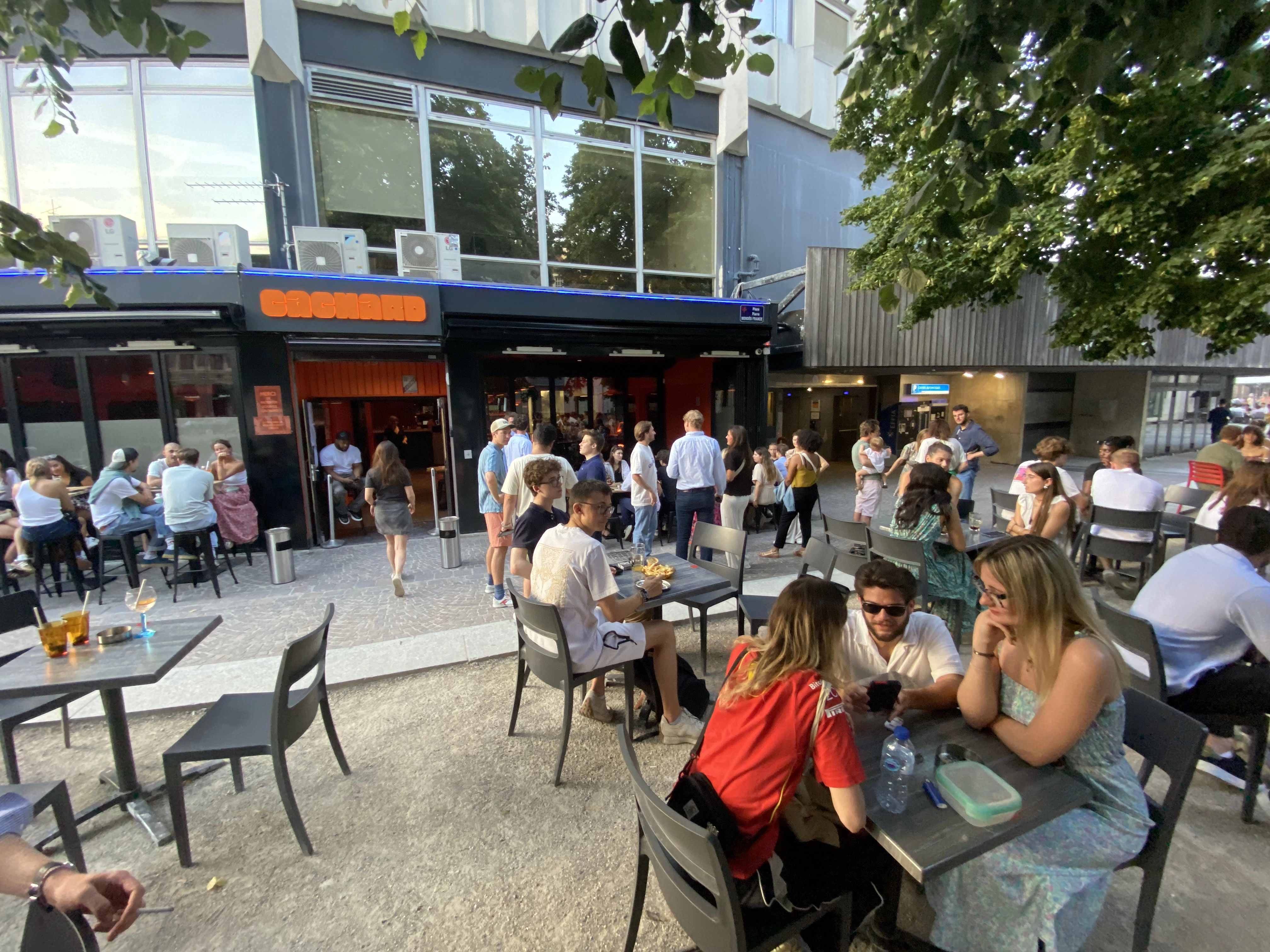 La (grande) terrasse. 