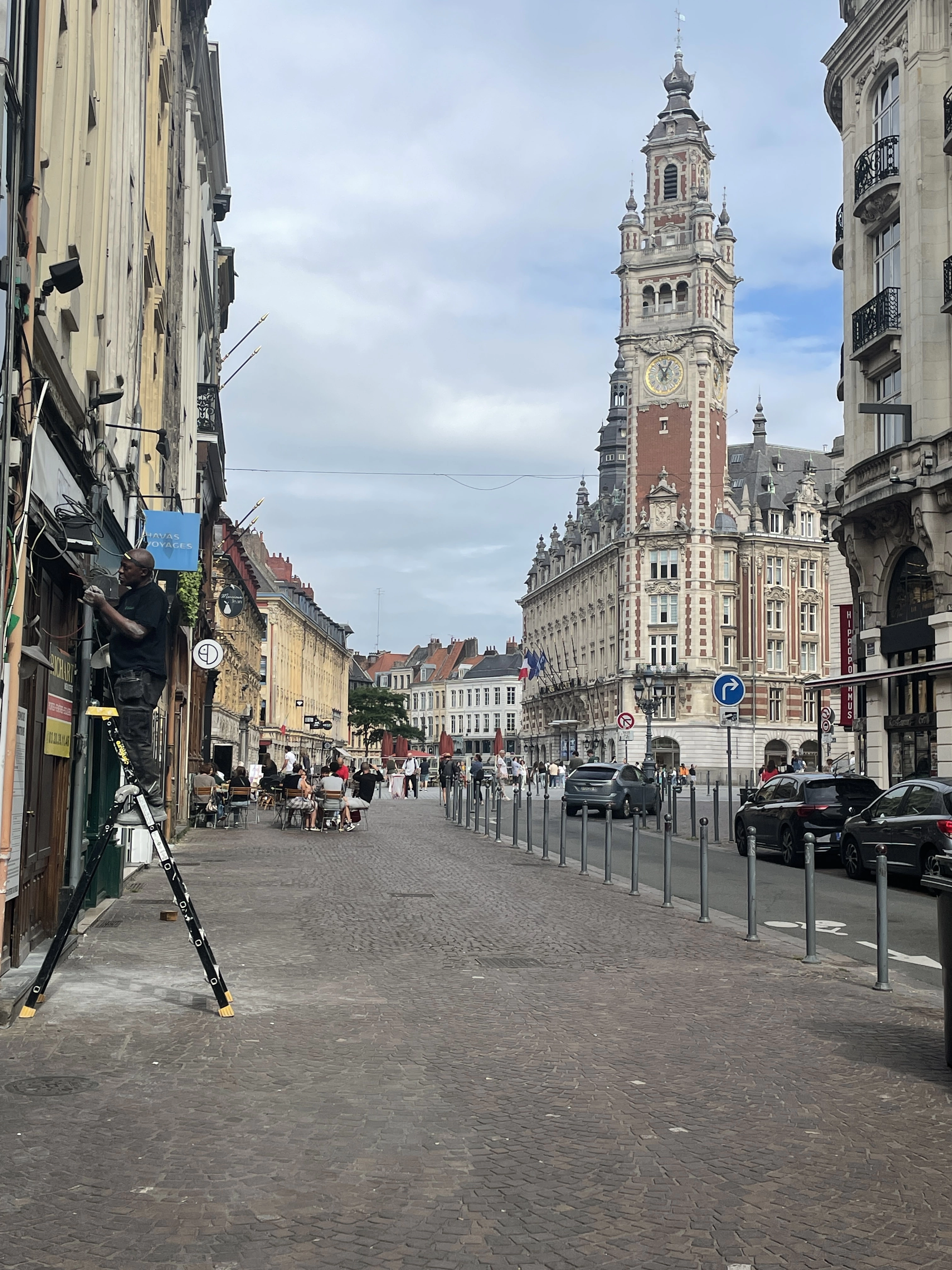 Le spot est à deux pas de la place du Théâtre.