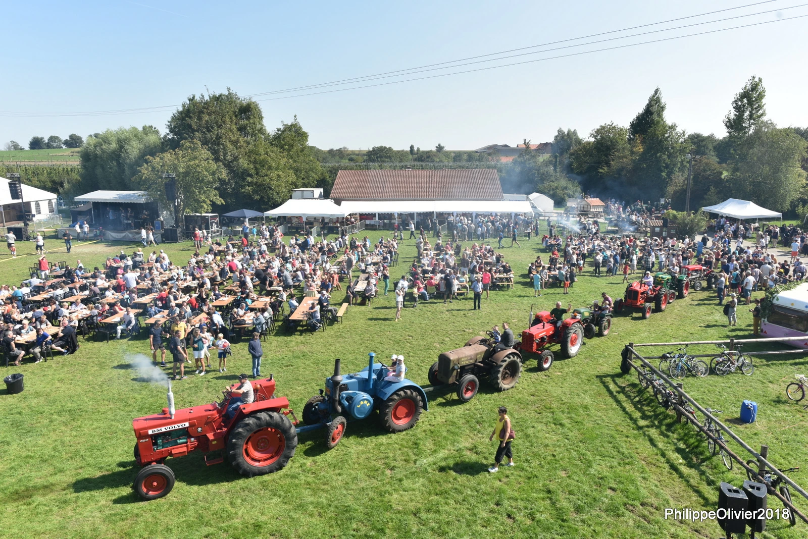 Ça, c'est l'exposition de tracteurs. @Ferme Beck 