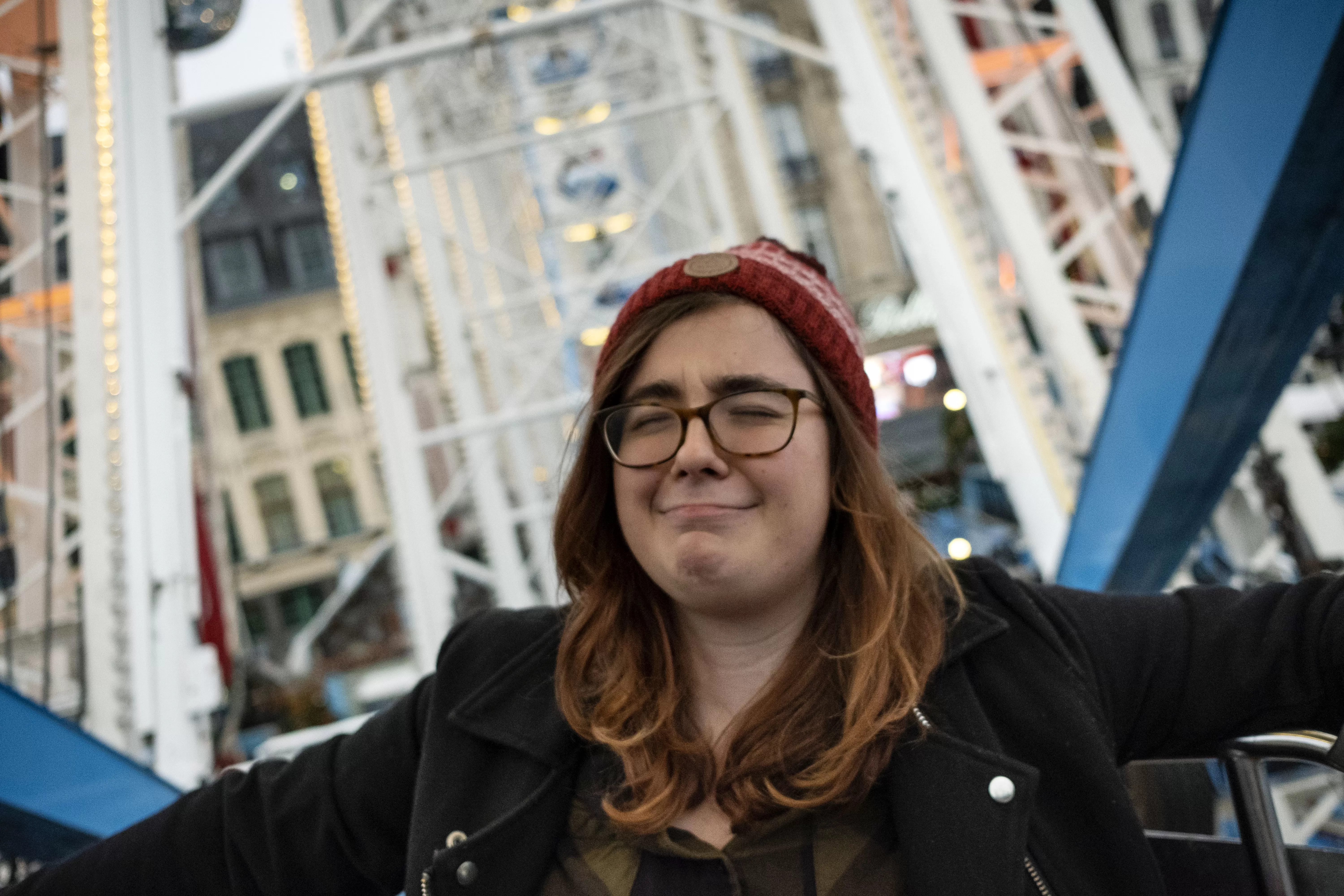 Aurore, journaliste de Vozer, en PLS sur la Grande Roue (c'est cadeau). @Jeanne Fourneau/ VDN