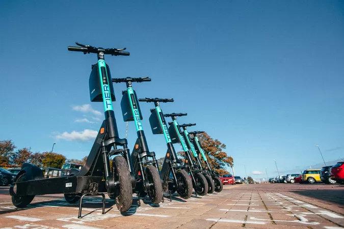 Les vélos et trottinettes électriques de Tier quittent Lille et sa métropole