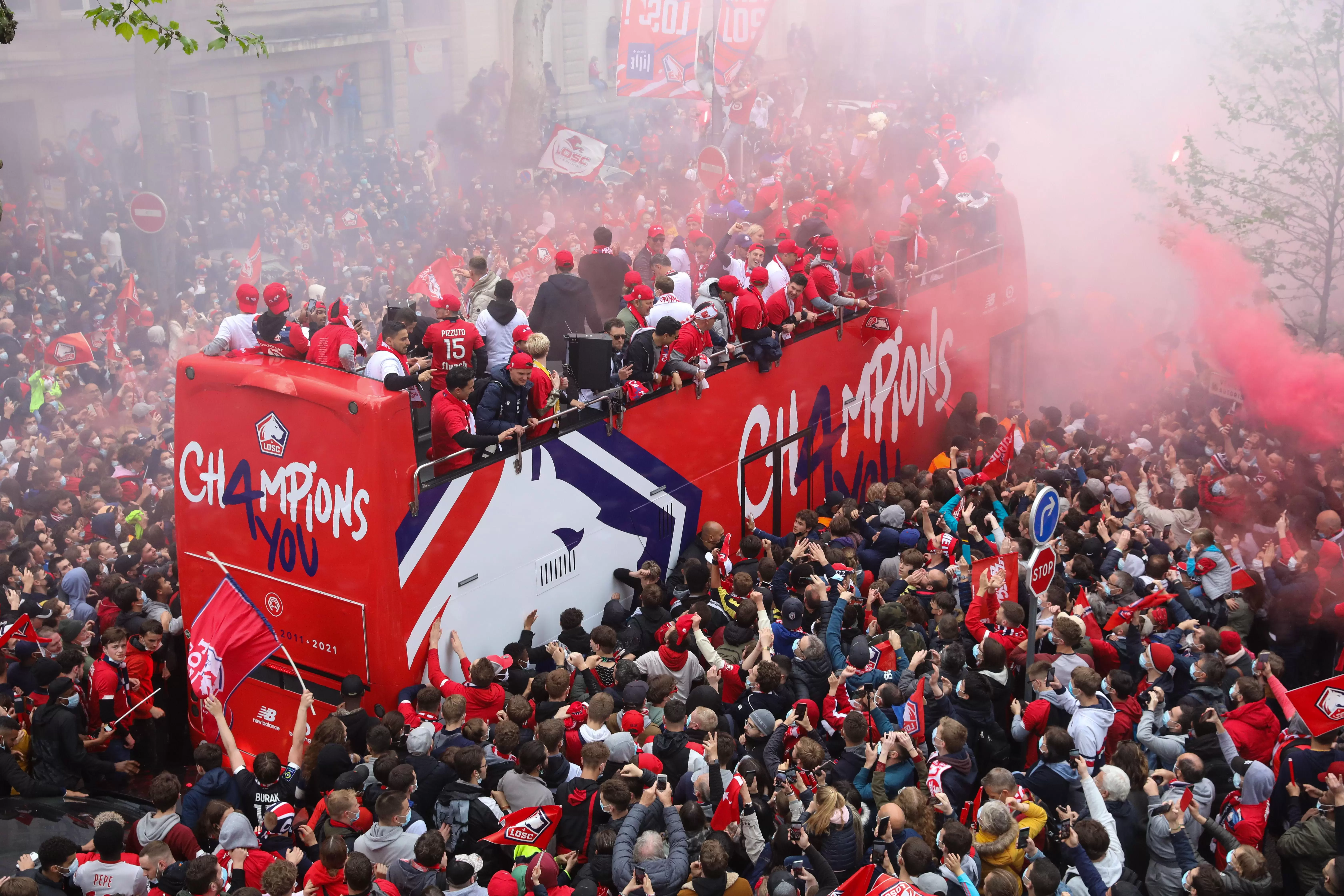 La foule de supporters pendant une parade du LOSC. @Thierry Thorel/VDN