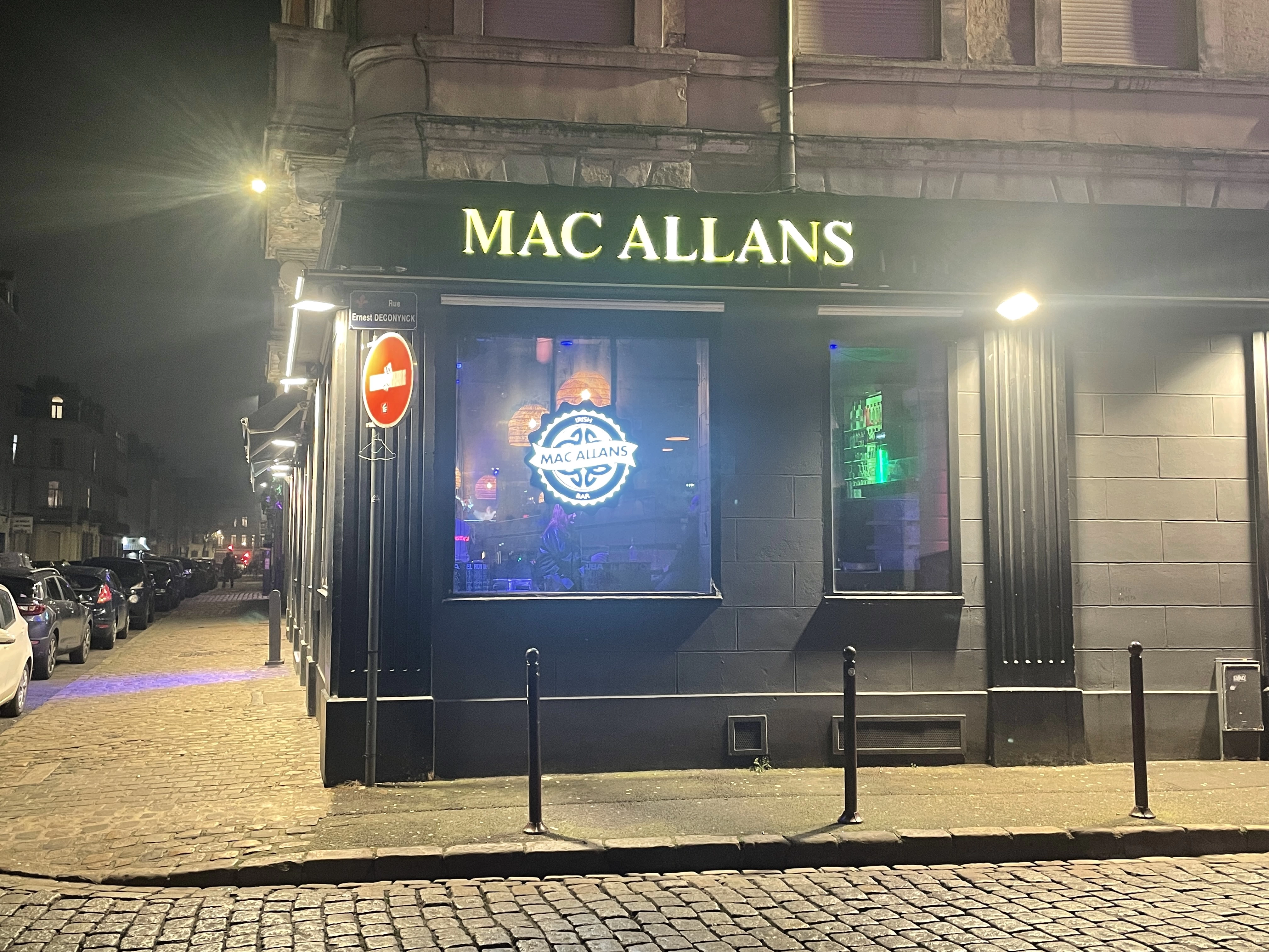 Le Mac Allan's a dû fermer sa terrasse.