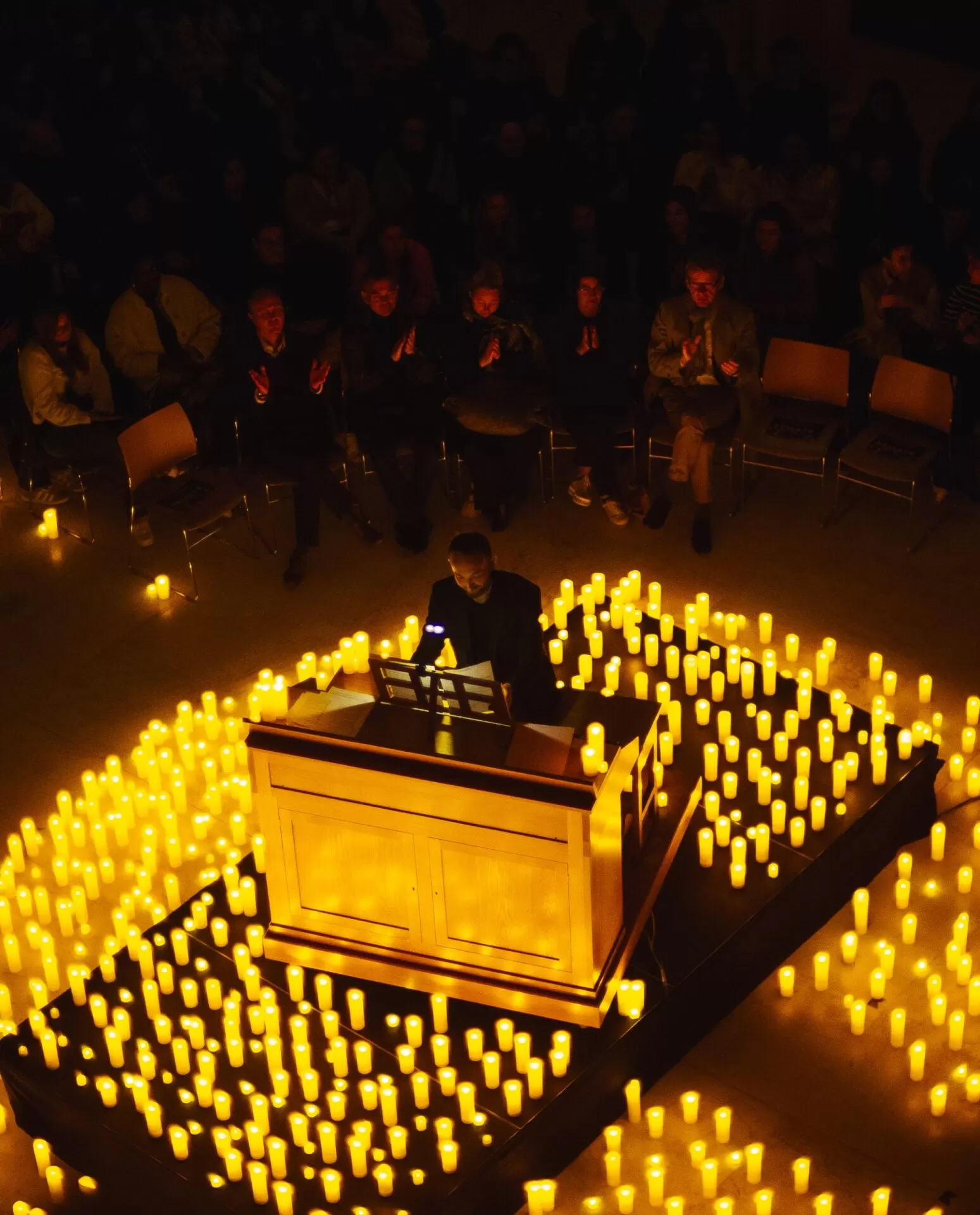 Les élèves de la Catho avaient déjà organisé un concert avec des bougies, et ça avait donné ça. @La Catho